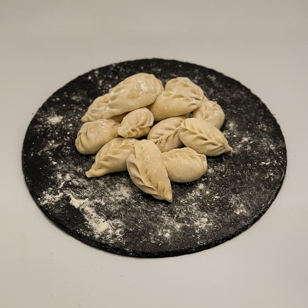 Фото Вареники с мясом и квашеной капустой